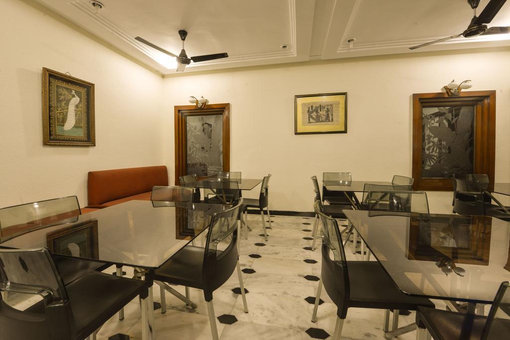 Camac Plaza Hotel Kolkata Bagian luar foto
