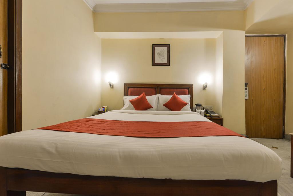 Camac Plaza Hotel Kolkata Bagian luar foto