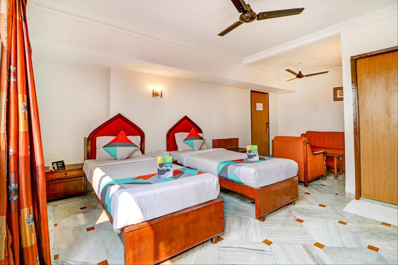 Camac Plaza Hotel Kolkata Bagian luar foto